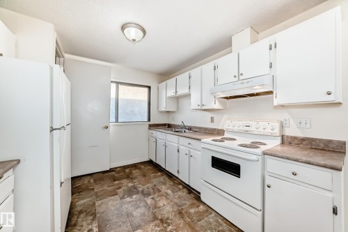 16912 101 Street, Edmonton, AB - Indoor Photo Showing Kitchen With Double Sink