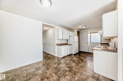 16912 101 Street, Edmonton, AB - Indoor Photo Showing Kitchen