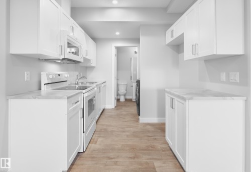 752 Berg Loop, Leduc, AB - Indoor Photo Showing Kitchen