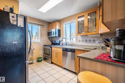 10532 157 Street, Edmonton, AB - Indoor Photo Showing Kitchen