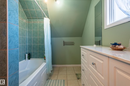 10532 157 Street, Edmonton, AB - Indoor Photo Showing Bathroom