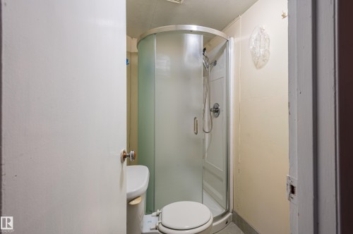 10532 157 Street, Edmonton, AB - Indoor Photo Showing Bathroom