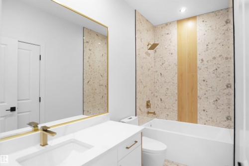 11 Trill Point(E), Spruce Grove, AB - Indoor Photo Showing Bathroom