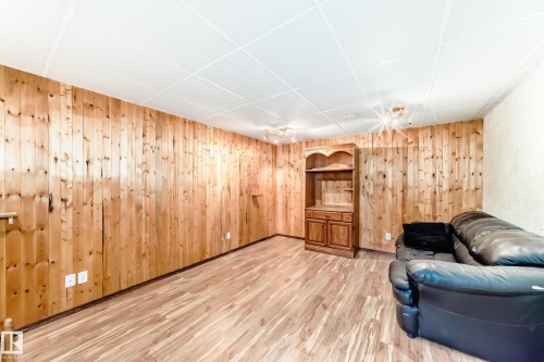 2927 30 Street, Edmonton, AB - Indoor