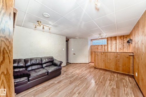 2927 30 Street, Edmonton, AB - Indoor