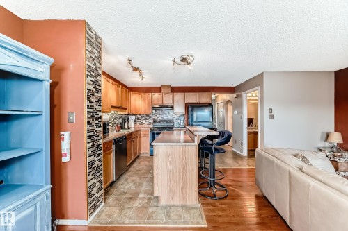 2927 30 Street, Edmonton, AB - Indoor Photo Showing Kitchen