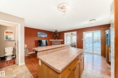 2927 30 Street, Edmonton, AB - Indoor Photo Showing Kitchen
