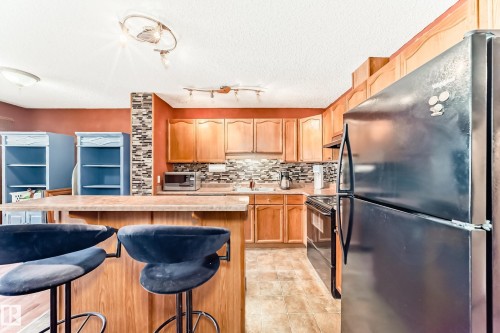 2927 30 Street, Edmonton, AB - Indoor Photo Showing Kitchen