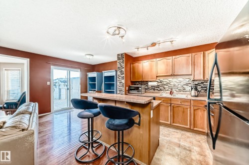 2927 30 Street, Edmonton, AB - Indoor Photo Showing Kitchen