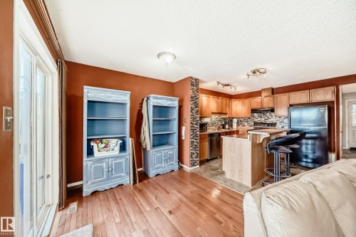 2927 30 Street, Edmonton, AB - Indoor Photo Showing Kitchen