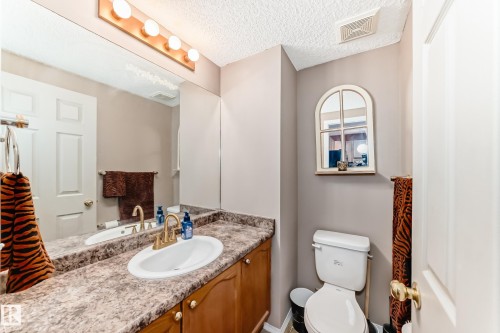 2927 30 Street, Edmonton, AB - Indoor Photo Showing Bathroom