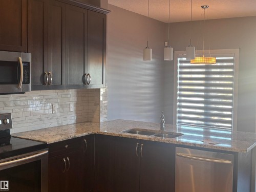 6694 Cardinal Road, Edmonton, AB - Indoor Photo Showing Kitchen With Double Sink With Upgraded Kitchen