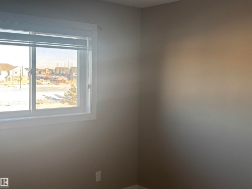 6694 Cardinal Road, Edmonton, AB - Indoor Photo Showing Other Room
