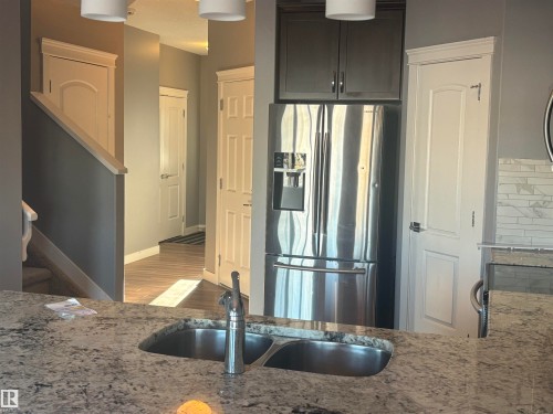 6694 Cardinal Road, Edmonton, AB - Indoor Photo Showing Kitchen With Double Sink With Upgraded Kitchen