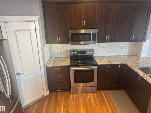 6694 Cardinal Road, Edmonton, AB - Indoor Photo Showing Kitchen