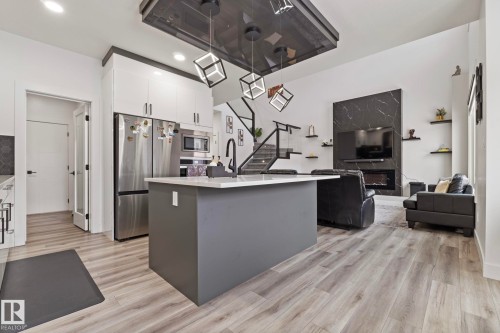 5368 Kimball Place, Edmonton, AB - Indoor Photo Showing Kitchen With Upgraded Kitchen