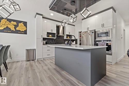5368 Kimball Place, Edmonton, AB - Indoor Photo Showing Kitchen With Upgraded Kitchen
