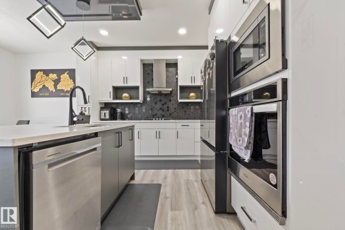 5368 Kimball Place, Edmonton, AB - Indoor Photo Showing Kitchen With Upgraded Kitchen