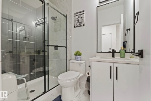5368 Kimball Place, Edmonton, AB - Indoor Photo Showing Bathroom