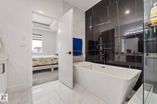 5368 Kimball Place, Edmonton, AB - Indoor Photo Showing Bathroom