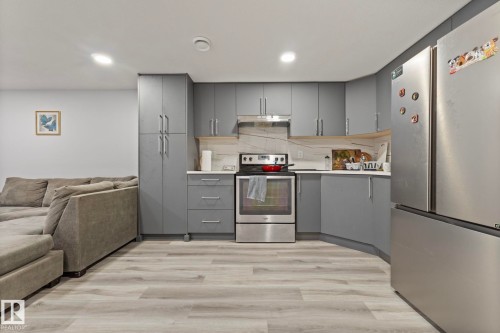 5368 Kimball Place, Edmonton, AB - Indoor Photo Showing Kitchen