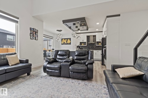 5368 Kimball Place, Edmonton, AB - Indoor Photo Showing Living Room