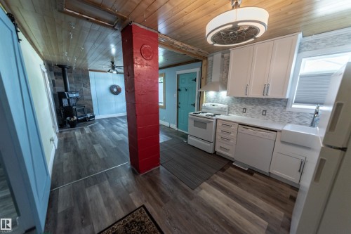 303 3 Street, Rural Lac Ste. Anne County, AB - Indoor Photo Showing Kitchen
