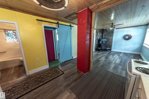 303 3 Street, Rural Lac Ste. Anne County, AB - Indoor Photo Showing Kitchen
