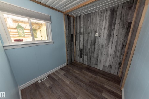303 3 Street, Rural Lac Ste. Anne County, AB - Indoor Photo Showing Bedroom