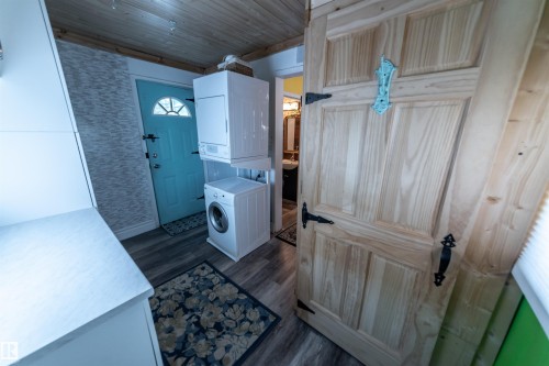 303 3 Street, Rural Lac Ste. Anne County, AB - Indoor Photo Showing Bathroom