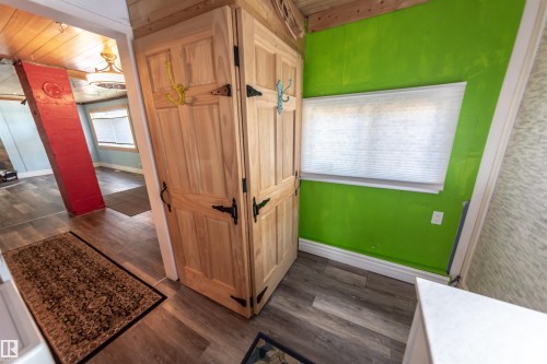 303 3 Street, Rural Lac Ste. Anne County, AB - Indoor Photo Showing Laundry Room