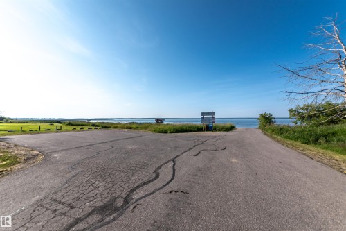303 3 Street, Rural Lac Ste. Anne County, AB - Indoor Photo Showing Other Room