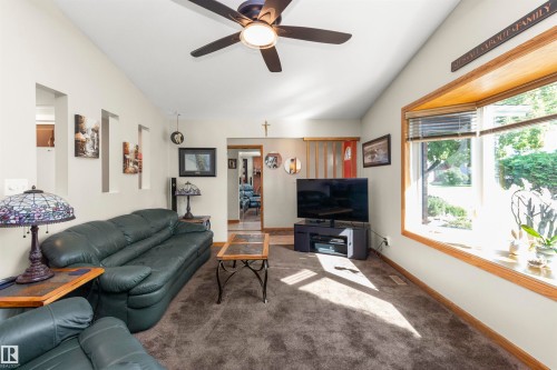 6928 13 Avenue, Edmonton, AB 