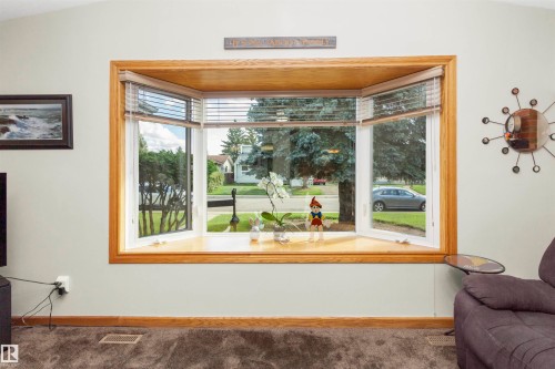 6928 13 Avenue, Edmonton, AB 