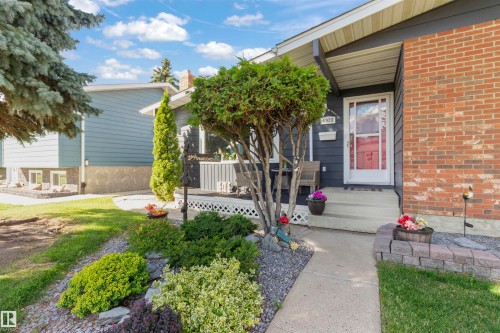 6928 13 Avenue, Edmonton, AB 