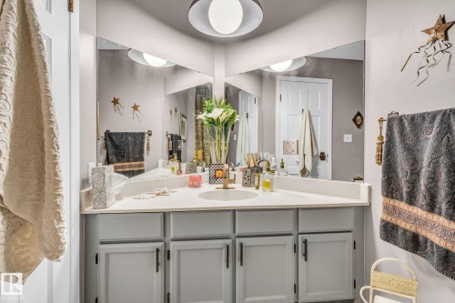 122 Village Downs, Sherwood Park, AB - Indoor Photo Showing Bathroom
