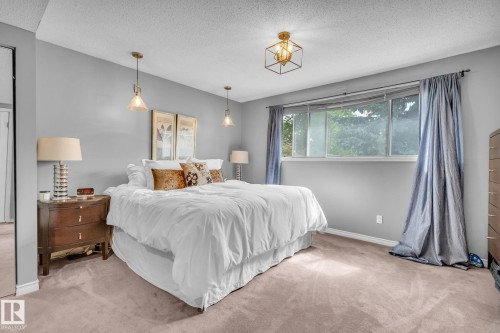 122 Village Downs, Sherwood Park, AB - Indoor Photo Showing Bedroom