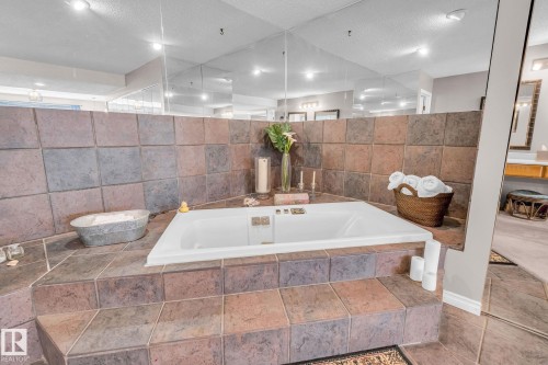 122 Village Downs, Sherwood Park, AB - Indoor Photo Showing Bathroom