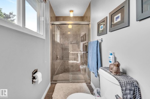 122 Village Downs, Sherwood Park, AB - Indoor Photo Showing Bathroom