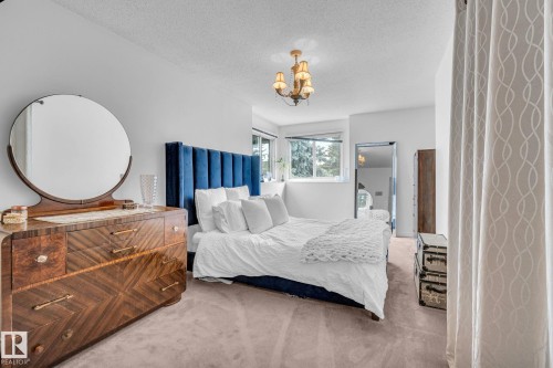 122 Village Downs, Sherwood Park, AB - Indoor Photo Showing Bedroom