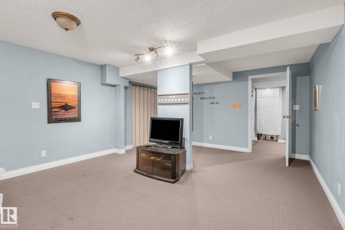 122 Village Downs, Sherwood Park, AB - Indoor