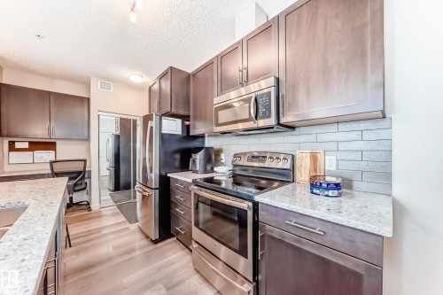 108 1144 Adamson Drive, Edmonton, AB - Indoor Photo Showing Kitchen