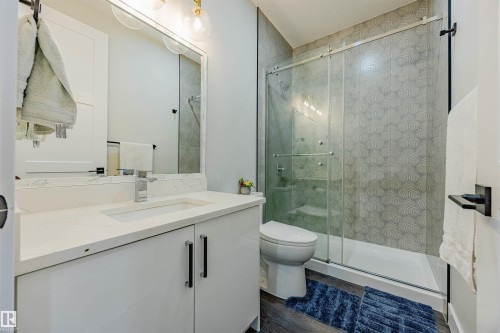 9007 181 Avenue, Edmonton, AB - Indoor Photo Showing Bathroom