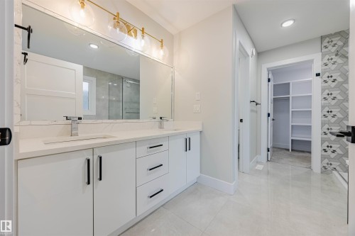 9007 181 Avenue, Edmonton, AB - Indoor Photo Showing Bathroom