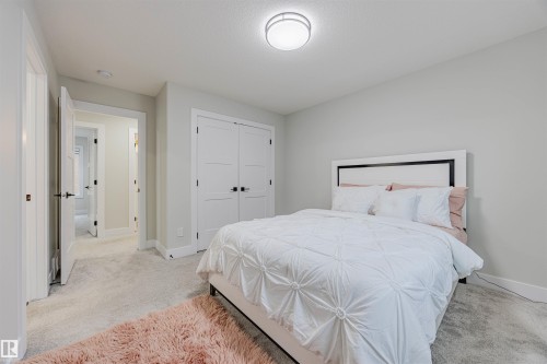 9007 181 Avenue, Edmonton, AB - Indoor Photo Showing Bedroom