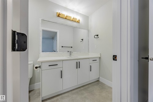 9007 181 Avenue, Edmonton, AB - Indoor Photo Showing Bathroom