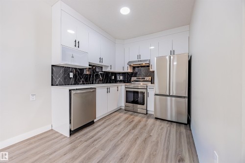 9007 181 Avenue, Edmonton, AB - Indoor Photo Showing Kitchen