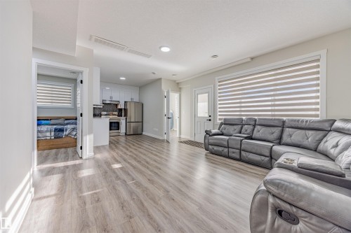 9007 181 Avenue, Edmonton, AB - Indoor Photo Showing Living Room