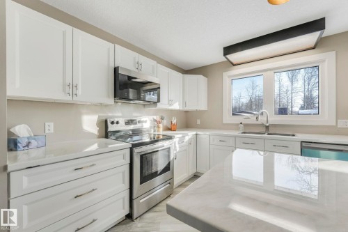 4835 60 Street, Rural Lac Ste. Anne County, AB - Indoor Photo Showing Kitchen