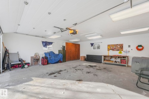 4835 60 Street, Rural Lac Ste. Anne County, AB - Indoor Photo Showing Garage